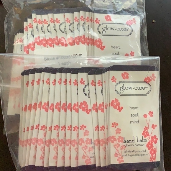 40 samples of Cherry Blossom hand balm gr8 4 purse - Picture 1 of 5